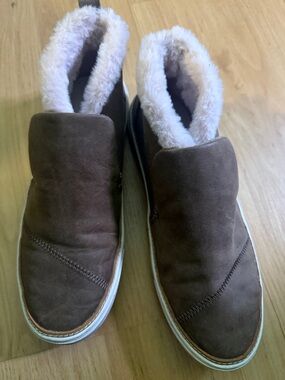Toms Brown Suede Slip-On Boots with Cream Faux Fur Lining